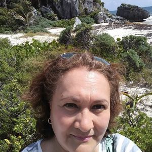 Meet your Posher, Reyes